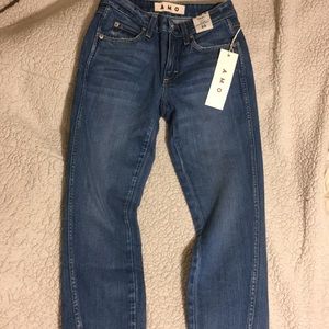 AMO
Twist Frayed Split Hem Skinny Jeans